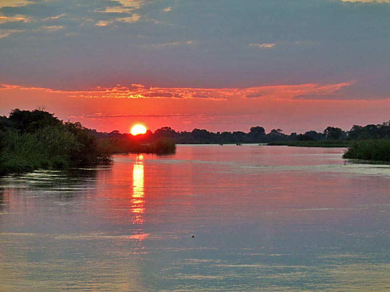 05 Sonnenuntergang ueber dem Okavango